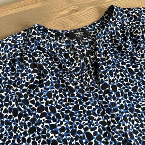 Curves360 By NYDJ Womens Medium Blue White 3/4 Sleeve V-Neck Button Blouse Top